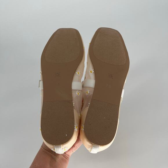 BCBGeneration Harperin Mary Jane Flats White Daisy – Size 7.5M - Picture 9 of 13